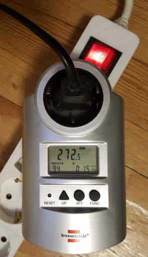Mein Energiekosten-Messgerät zeigt einen Verbrauch von 273 Watt für den Fernseher an.