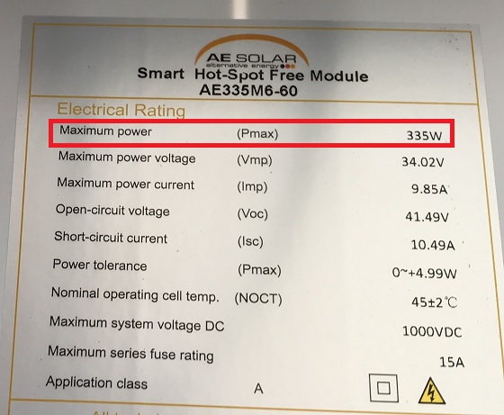 Aufkleber Photovoltaik-Modul zeigt maximale Leistung von 335W