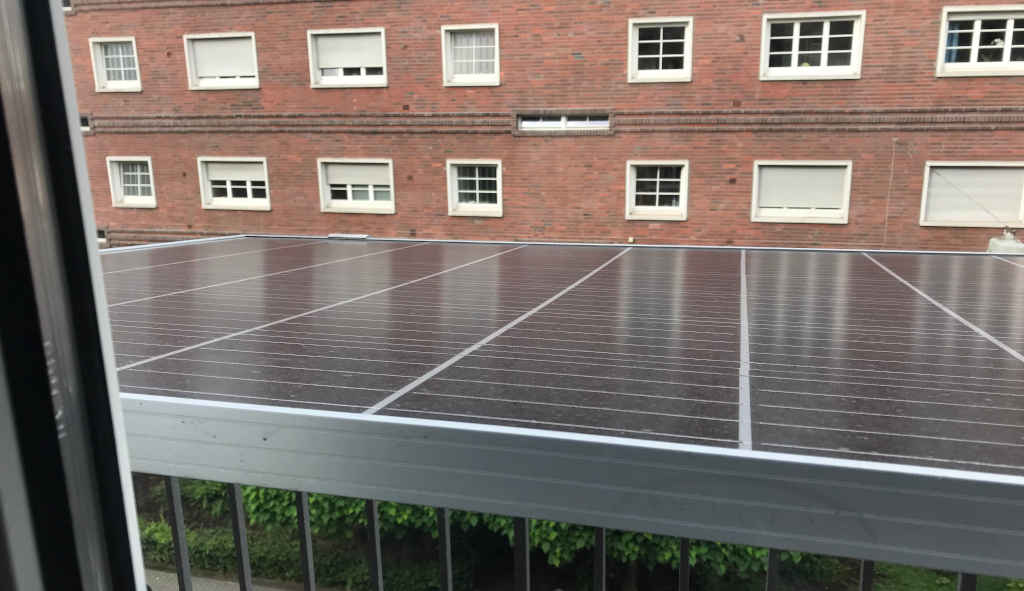 Photovoltaikmodul auf Balkon